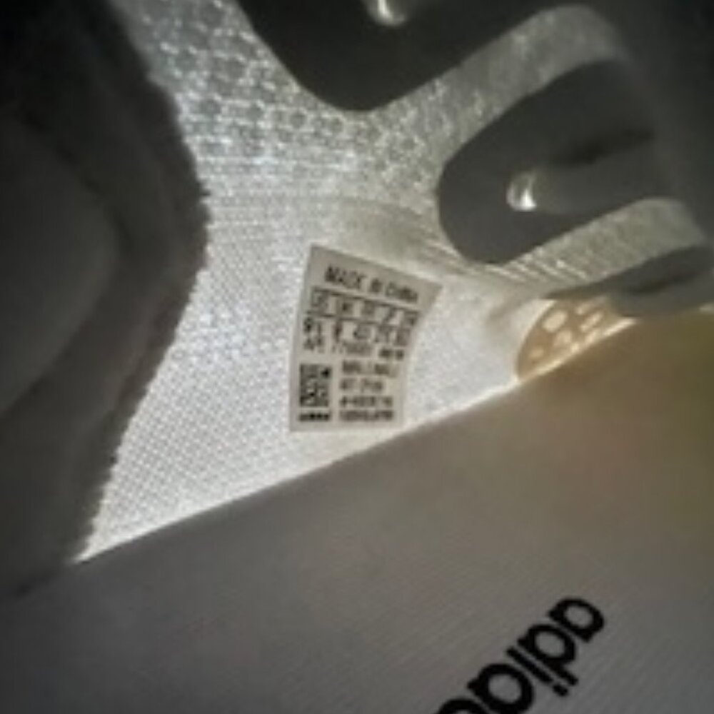 Mens Yeezy Boost 350 V2 TCream/riple White Sneaker Size 9.5 - Picture 13 of 13